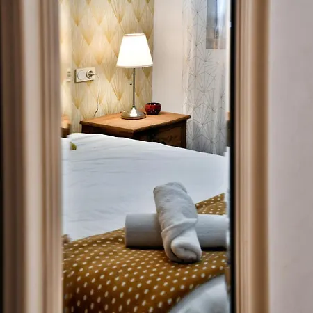 Wonderstays La Estacion Apartment