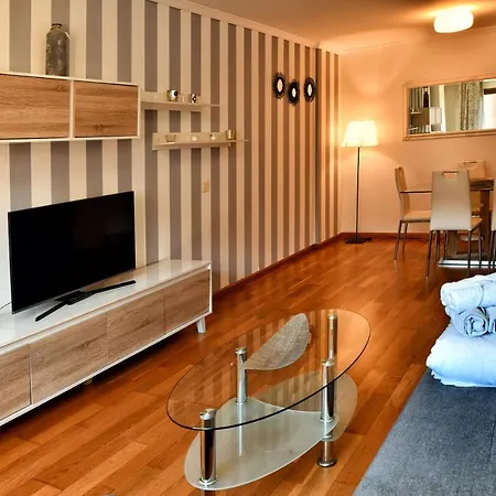 Wonderstays La Estacion Apartment *