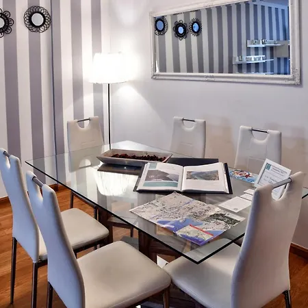 Wonderstays La Estacion Apartment