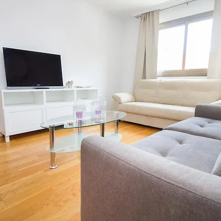 Wonderstays La Estacion Apartment *