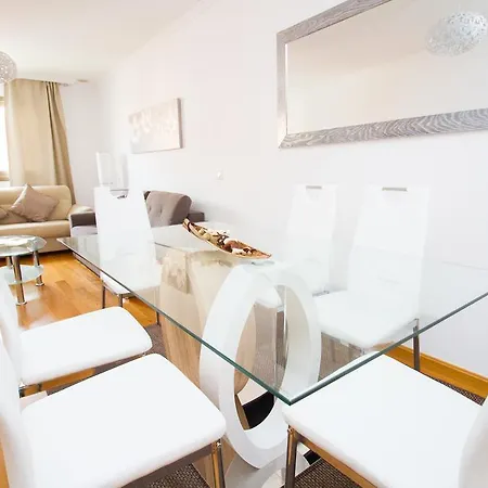 Apartment Wonderstays La Estacion