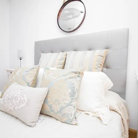 Wonderstays La Estacion Apartment *