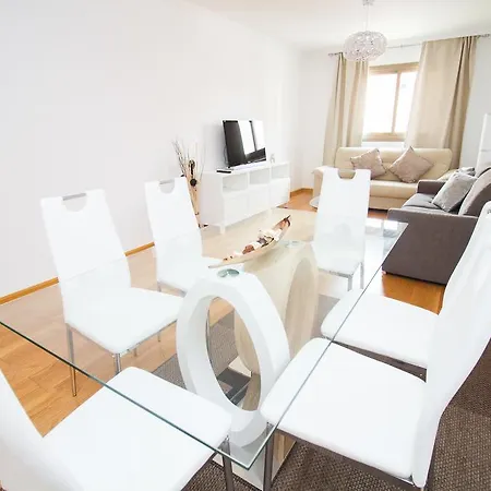 Wonderstays La Estacion Apartment
