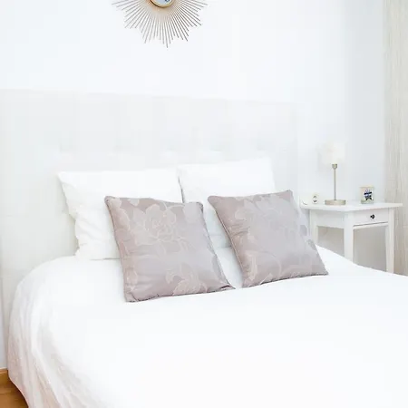 Wonderstays La Estacion Apartment