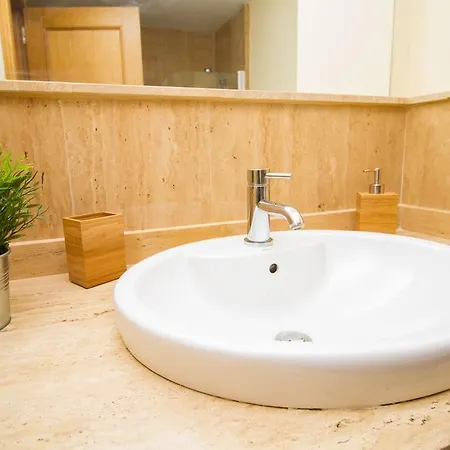 Wonderstays La Estacion *