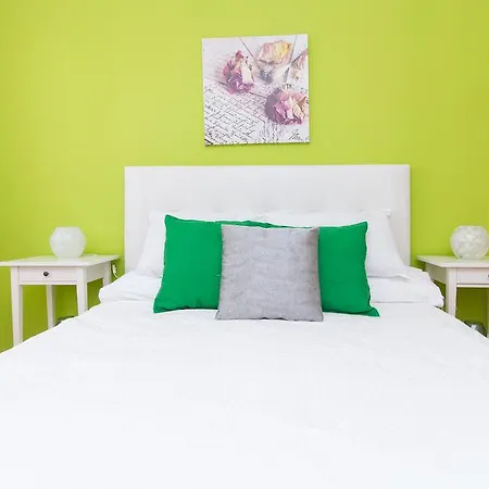 Wonderstays La Estacion Apartment