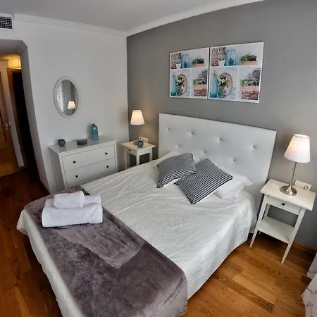 Wonderstays La Estacion Apartment